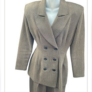 La Belle VGT 2 piece women’s classic suit size  Junior 4/5 pants and blazer